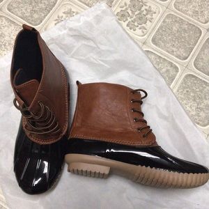 **Brand New Women’s Waterproof Leather Boots Sz10